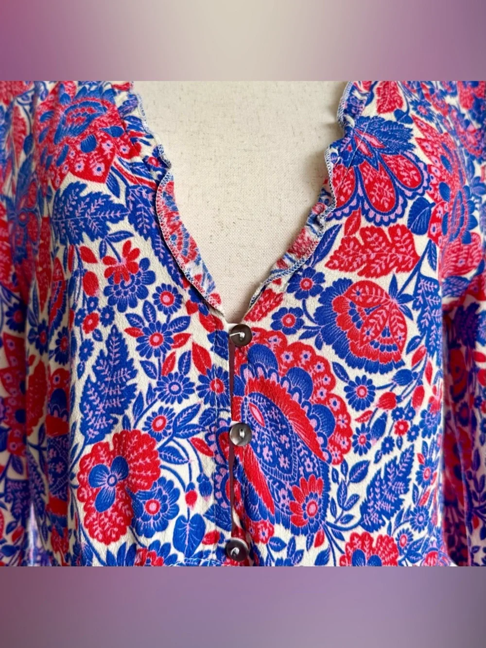 VICI bohemian blouse with red and blue floral paisley print. EUC! Size: Medium